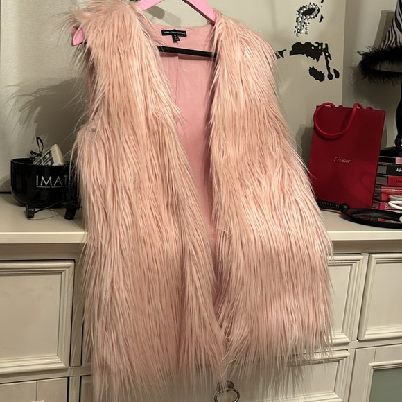 Pink faux fur vest from urban outfitters worn once - Picture 3 of 7